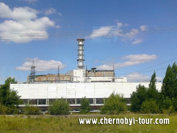 Чернобыльская атомная электростанция, вид со стороны машинного зала